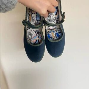 Stylish Navy Flats by Cayumas